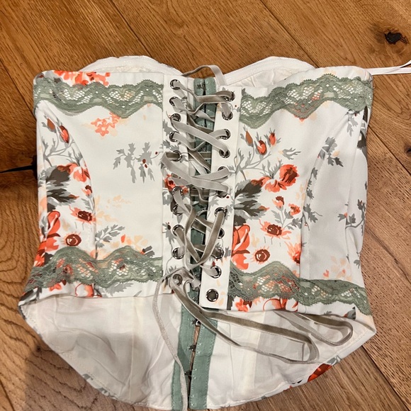 Brand new never worn Princess Polly size 0 adjustable corset top - Picture 3 of 3